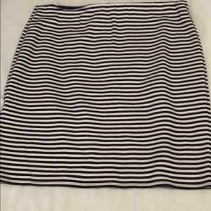 EUC Form-fitting skirt